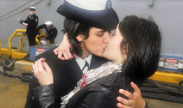 女同性恋亲吻视频,女同性恋亲吻瞬间